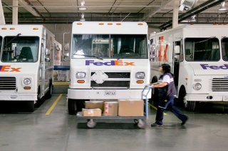 L'action Fedex chutait de 5,25% dans les échanges électroniques après la fermeture de la Bourse de New York, à cause de ses prévisions pour l'exercice en cours. KEYSTONE/AP/TONY AVELAR